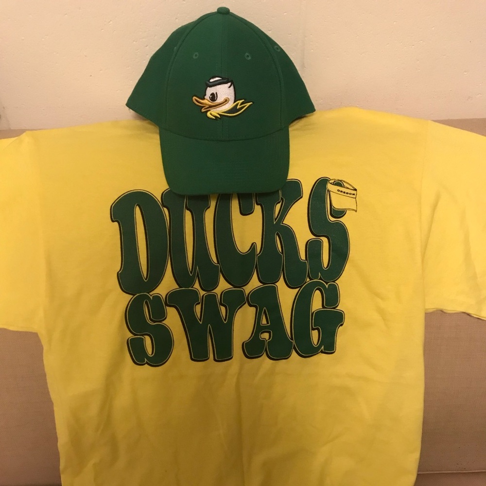 New Retro Oregon Ducks T-shirt and Retro Cap